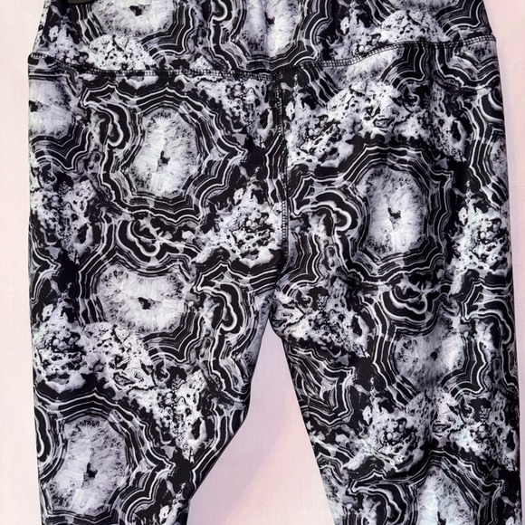 Jockey Black and White Botanical Print Leggings - Picture 6 of 11